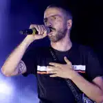 Ο ΛΕΞ ανακοίνωσε συναυλία στο ΟΑΚΑ και χιλιάδες στήνονται στη διαδικτυακή ουρά για ένα εισιτήριο
