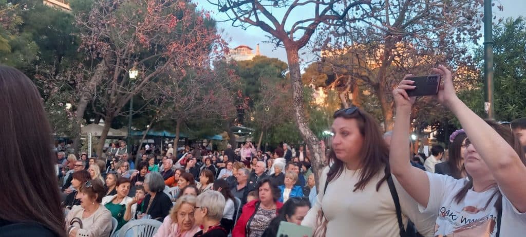 ΠΑΤΡΑ: Το αδιαχώρητο σε Ομόνοια και Ψηλαλώνια! Η πόλη... πιάνει τον Μάη - ΦΩΤΟ ΚΑΙ ΒΙΝΤΕΟ