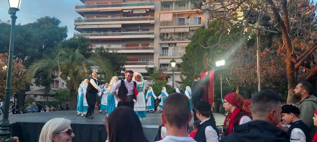 ΠΑΤΡΑ: Το αδιαχώρητο σε Ομόνοια και Ψηλαλώνια! Η πόλη... πιάνει τον Μάη - ΦΩΤΟ ΚΑΙ ΒΙΝΤΕΟ