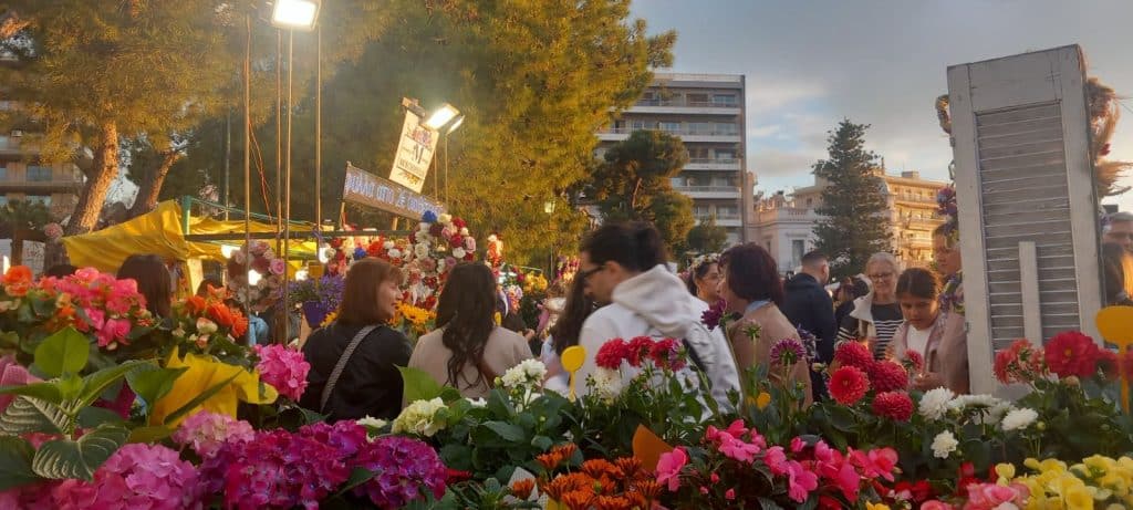 ΠΑΤΡΑ: Το αδιαχώρητο σε Ομόνοια και Ψηλαλώνια! Η πόλη... πιάνει τον Μάη - ΦΩΤΟ ΚΑΙ ΒΙΝΤΕΟ