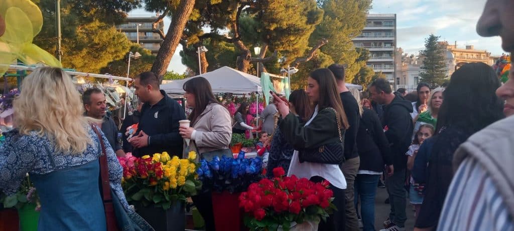 ΠΑΤΡΑ: Το αδιαχώρητο σε Ομόνοια και Ψηλαλώνια! Η πόλη... πιάνει τον Μάη - ΦΩΤΟ ΚΑΙ ΒΙΝΤΕΟ