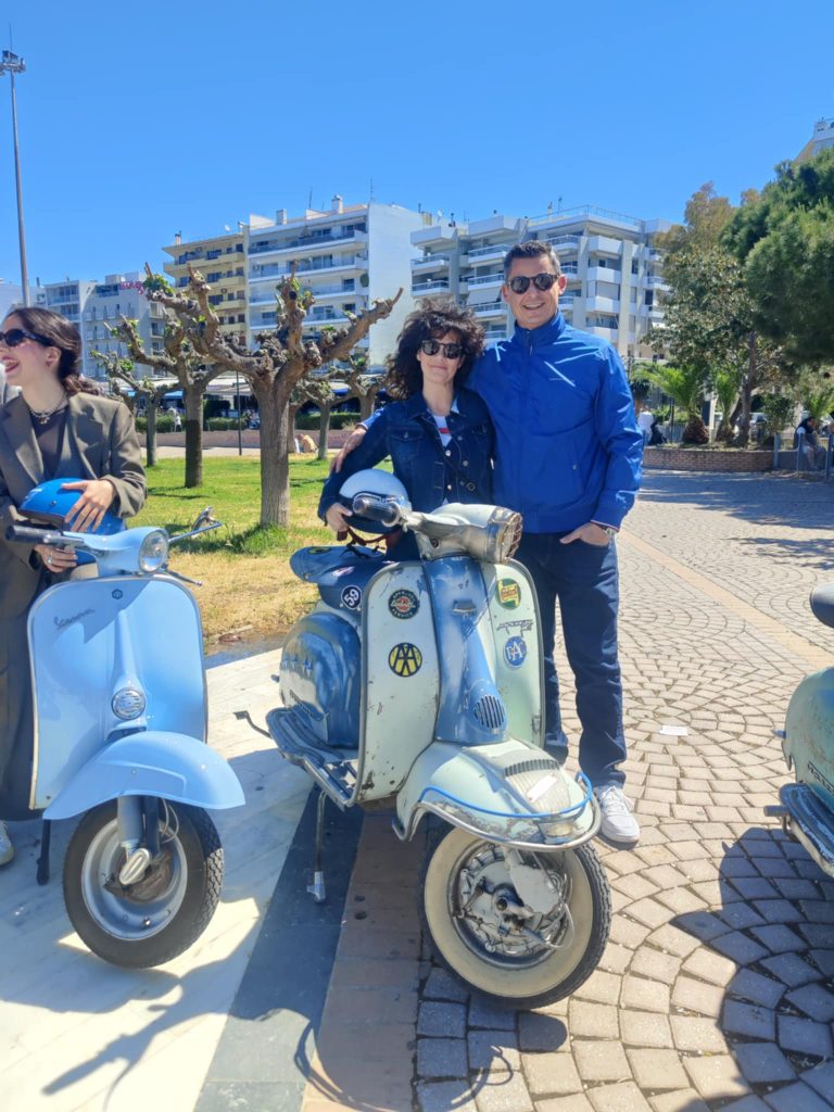 ΔΕΙΤΕ ΦΩΤΟ: Φόρεσαν παπιγιόν και τραγιάσκες και έκαναν βόλτα στην Πάτρα για καλό σκοπό