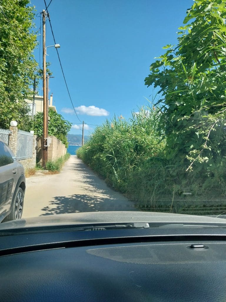 ΔΕΙΤΕ ΦΩΤΟ: Δρόμοι παγίδες στην παραλιακή του Ρίου