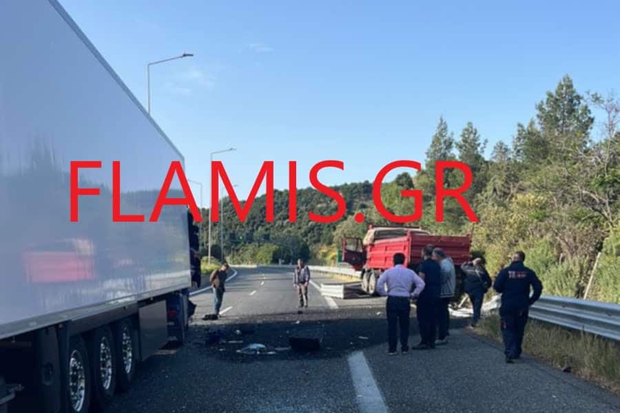 ΔΕΙΤΕ ΦΩΤΟ: Νταλίκα και φορτηγό συγκρούστηκαν στην περιμετρική της Πάτρας - ΕΚΛΕΙΣΕ Ο ΔΡΟΜΟΣ