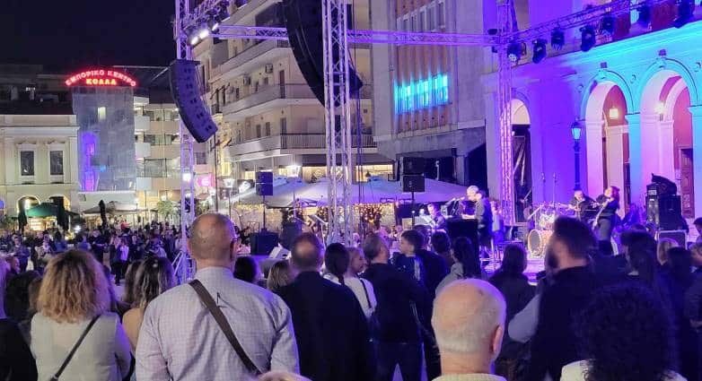 Η Πάτρα υποδέχεται τον Μάη: Πλήθος κόσμου στην Πλατεία Γεωργίου - Το πρόγραμμα του Σαββάτου (ΦΩΤΟ - ΒΙΝΤΕΟ)