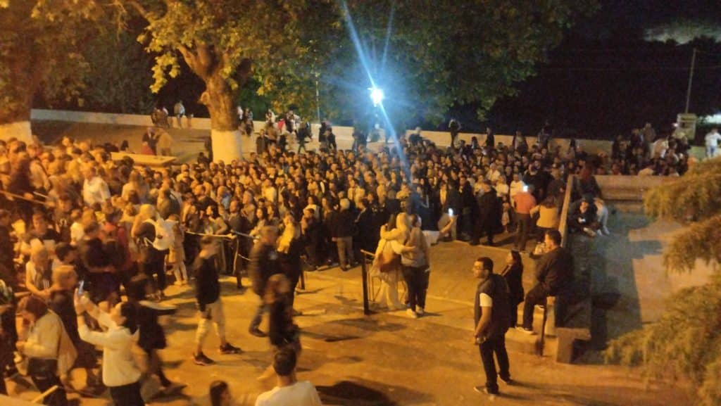 ΔΕΙΤΕ ΦΩΤΟ: Τεράστιες ουρές για προσκύνημα στον Αγιο Νικόλαο Σπάτα