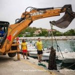 ΠΑΤΡΑ: Καθαρίστηκε το λιμάνι στα Αραχωβίτικα - ΦΩΤΟ