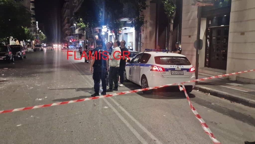 Πανικός στην Γούναρη - Έπεσαν μάρμαρα απο πολυκατοικία - Χτυπήθηκε άνδρας στο κεφάλι - ΦΩΤΟ