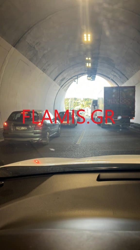 ΔΕΙΤΕ ΦΩΤΟ: Νταλίκα και φορτηγό συγκρούστηκαν στην περιμετρική της Πάτρας - ΕΚΛΕΙΣΕ Ο ΔΡΟΜΟΣ
