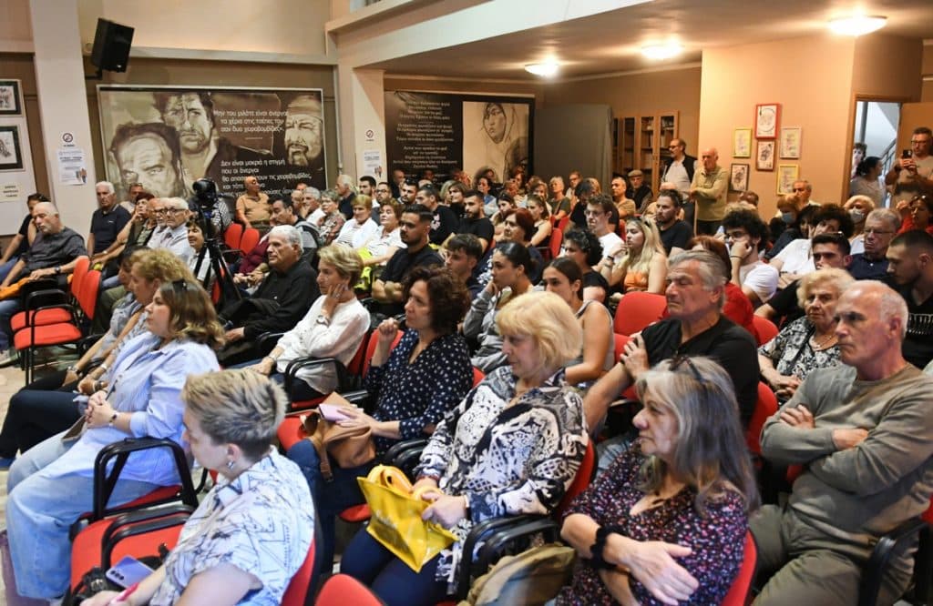 ΠΕΛΕΤΙΔΗΣ: Συζήτηση με τους κατοίκους της συνοικίας Ταραμπούρα - ΦΩΤΟ
