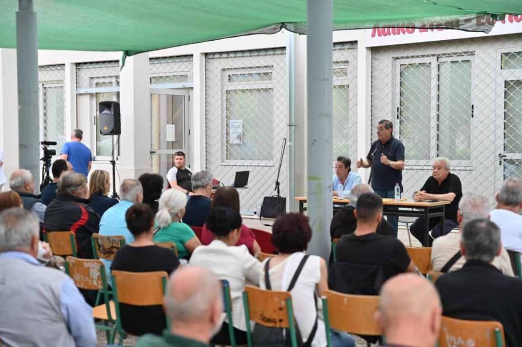 ΠΕΛΕΤΙΔΗΣ: Συζήτηση με τους κατοίκους της συνοικίας Ταραμπούρα - ΦΩΤΟ
