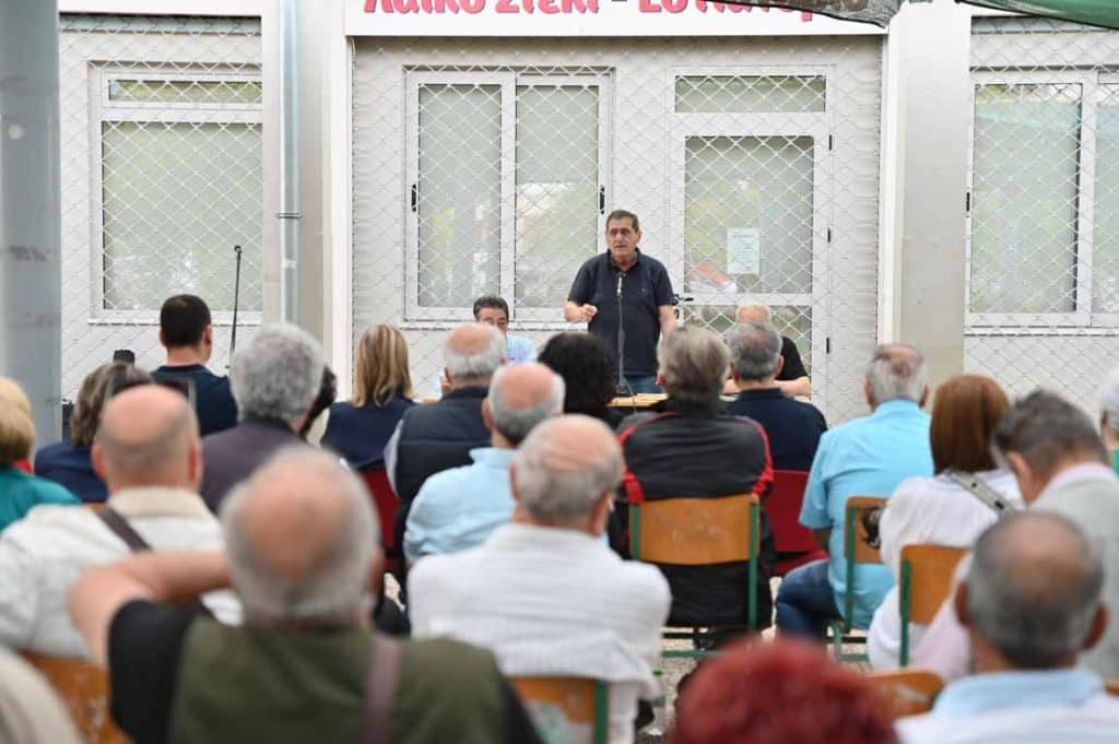 ΠΕΛΕΤΙΔΗΣ: Συζήτηση με τους κατοίκους της συνοικίας Ταραμπούρα - ΦΩΤΟ