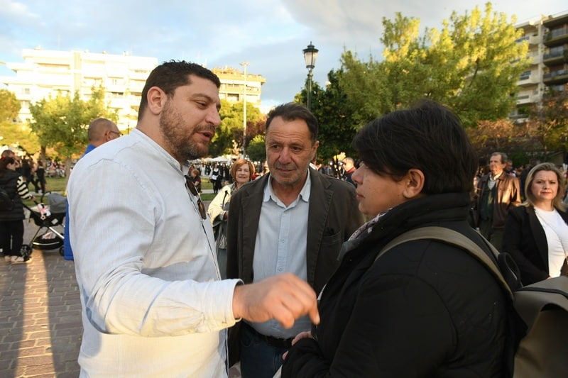 ΔΕΙΤΕ ΔΕΚΑΔΕΣ ΝΕΕΣ ΦΩΤΟ: Το αδιαχώρητο χθες στα Ψηλαλώνια και Ομόνοια για τα λουλούδια