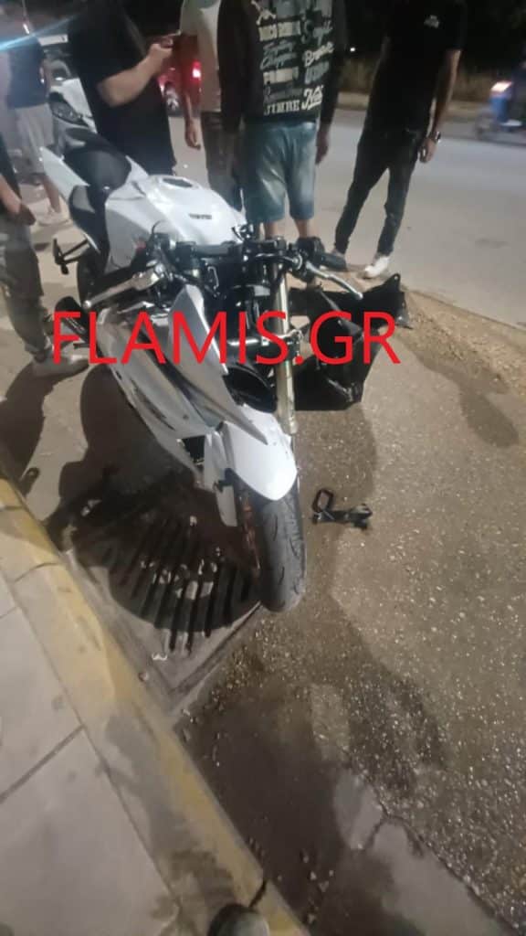 ΠΑΤΡΑ: Σφοδρή σύγκρουση μηχανής μεγάλου κυβισμού με ΙΧ στην Ακρωτηρίου - ΔΕΙΤΕ ΦΩΤΟ