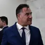 «Είναι άθλιοι, θέλω να μάθω ποιοι τους έβαλαν»: Ξέσπασμα Γεωργιάδη στη δίκη των πρώην προστατευόμενων μαρτύρων της Novartis