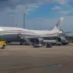 Στις ΗΠΑ το πολυτελές Boeing από το Κατάρ, αλλά ο Τραμπ λέει ότι είναι... πολύ μεγάλο