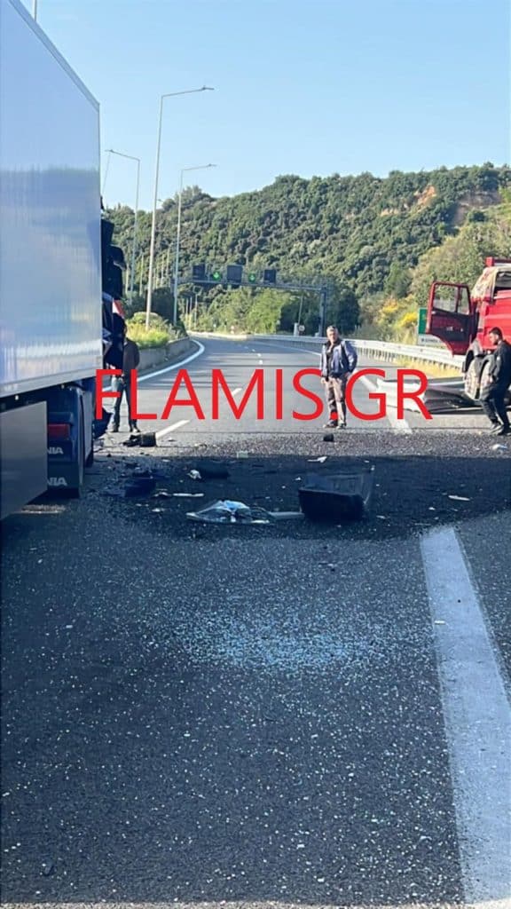 ΔΕΙΤΕ ΦΩΤΟ: Νταλίκα και φορτηγό συγκρούστηκαν στην περιμετρική της Πάτρας - ΕΚΛΕΙΣΕ Ο ΔΡΟΜΟΣ