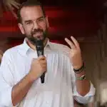 ΦΑΡΜΑΚΗΣ: Εγκαινιάζει πάρκο στις Καμάρες