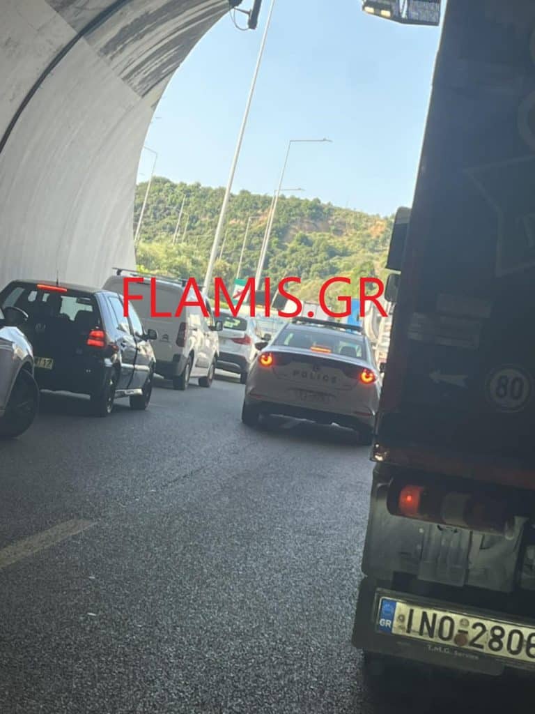ΔΕΙΤΕ ΦΩΤΟ: Νταλίκα και φορτηγό συγκρούστηκαν στην περιμετρική της Πάτρας - ΕΚΛΕΙΣΕ Ο ΔΡΟΜΟΣ