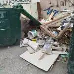 ΠΑΤΡΑ - ΟΔΟΣ ΚΥΠΡΟΥ: Δίπλα από σχολείο... βρώμα και πολλά σκουπίδια - ΦΩΤΟ