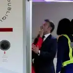 «Γιατί δεν μιλά η Μπριζίτ;» - Το επικοινωνιακό φιάσκο του Ελιζέ και η... ένοχη σιωπή της κυρίας Μακρόν για το χαστούκι στον Εμανουέλ