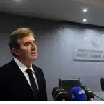 Χρυσοχοΐδης για την επίθεση στην Νομική: Μόνο η σύλληψη αξίζει στους κουκουλοφόρους