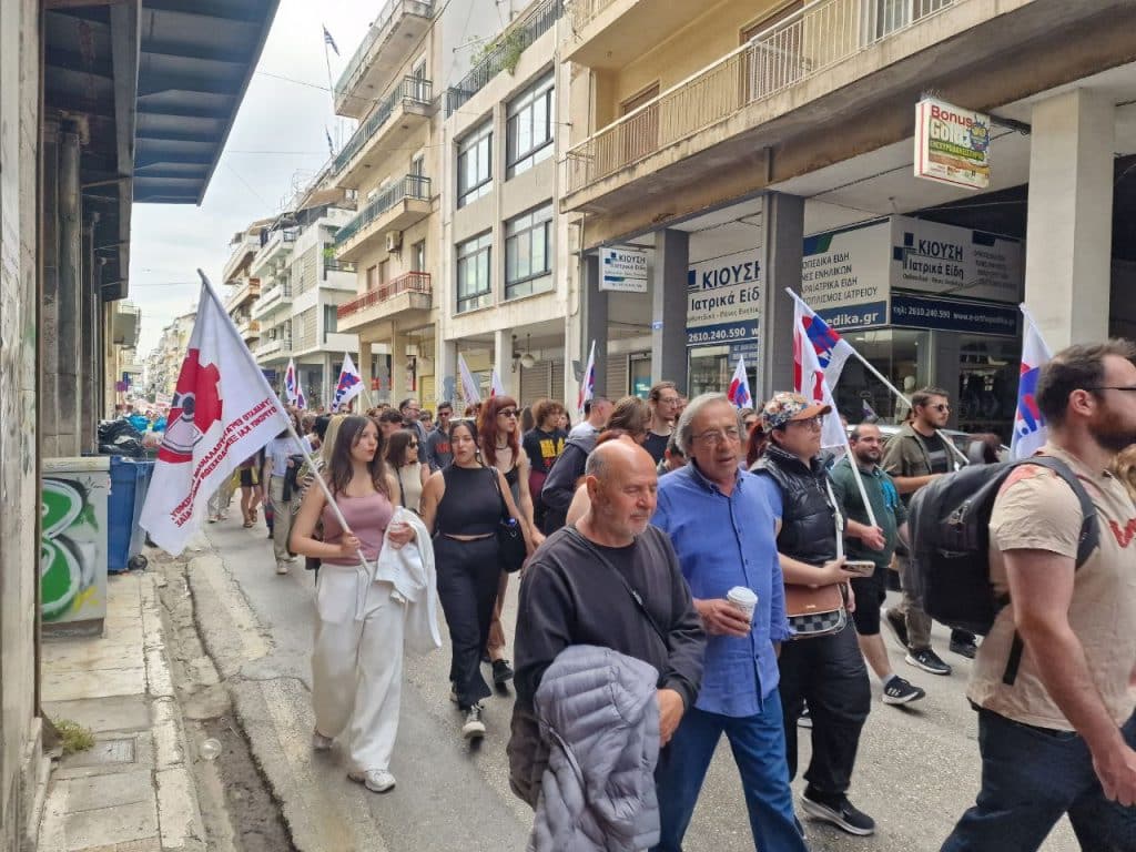 ΠΑΤΡΑ: Χιλιάδες στην πορεία για την Πρωτομαγιά - ΦΩΤΟ ΚΑΙ ΒΙΝΤΕΟ