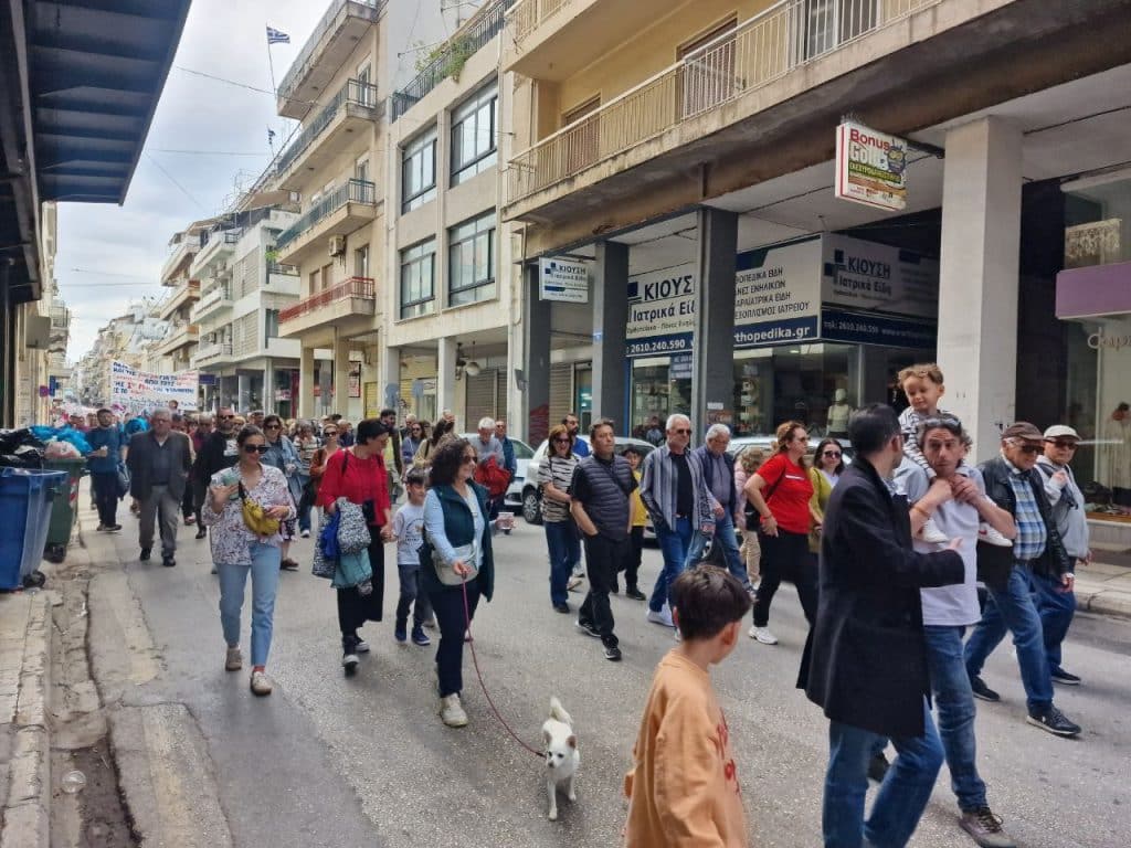 ΠΑΤΡΑ: Χιλιάδες στην πορεία για την Πρωτομαγιά - ΦΩΤΟ ΚΑΙ ΒΙΝΤΕΟ