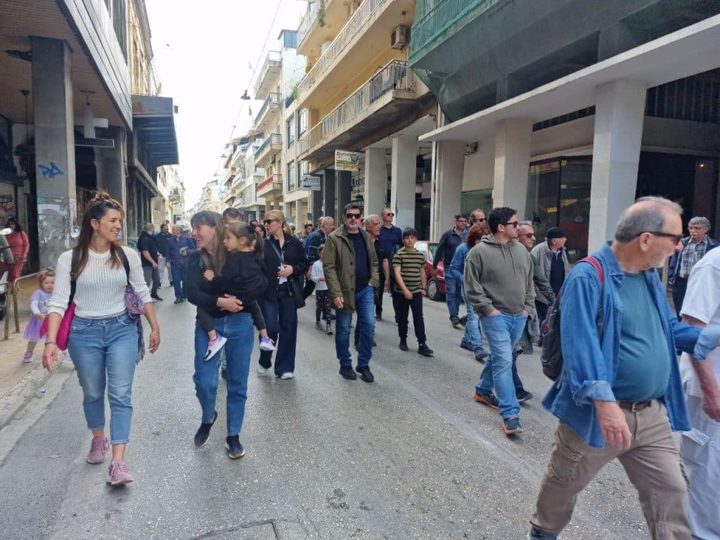 ΠΑΤΡΑ: Χιλιάδες στην πορεία για την Πρωτομαγιά - ΦΩΤΟ ΚΑΙ ΒΙΝΤΕΟ