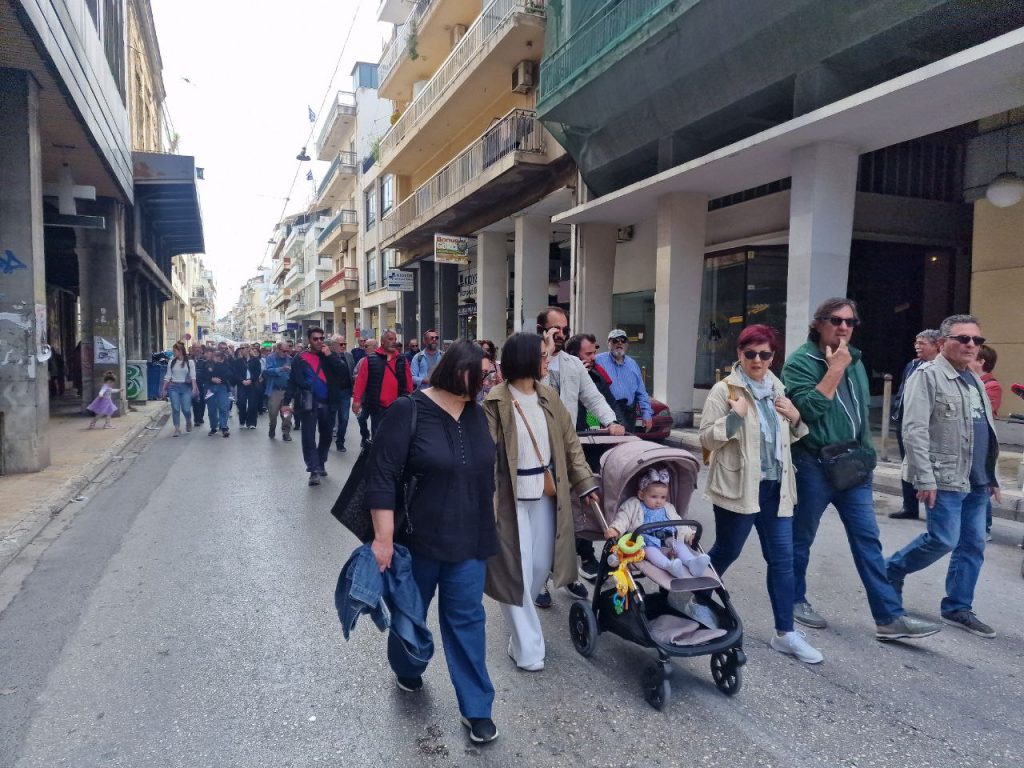 ΠΑΤΡΑ: Χιλιάδες στην πορεία για την Πρωτομαγιά - ΦΩΤΟ ΚΑΙ ΒΙΝΤΕΟ