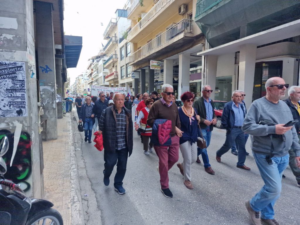 ΠΑΤΡΑ: Χιλιάδες στην πορεία για την Πρωτομαγιά - ΦΩΤΟ ΚΑΙ ΒΙΝΤΕΟ
