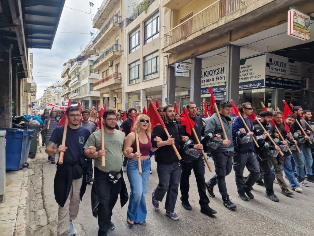 ΠΑΤΡΑ: Χιλιάδες στην πορεία για την Πρωτομαγιά - ΦΩΤΟ ΚΑΙ ΒΙΝΤΕΟ
