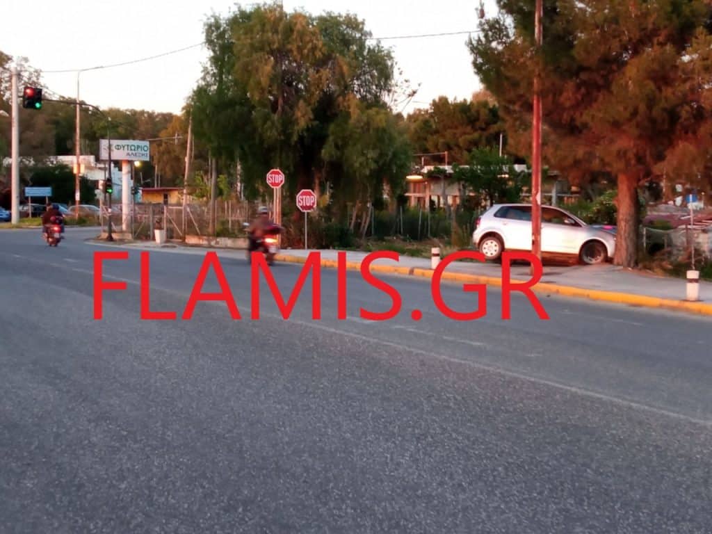 ΠΑΤΡΑ - ΦΩΤΟ: Τρελή πορεία ΙΧ σε Κανελλοπούλου - Ηρώων Πολυτεχνείου! "Καρφώθηκε" σε δένδρο! Υπήρχαν περιπατητές κοντά