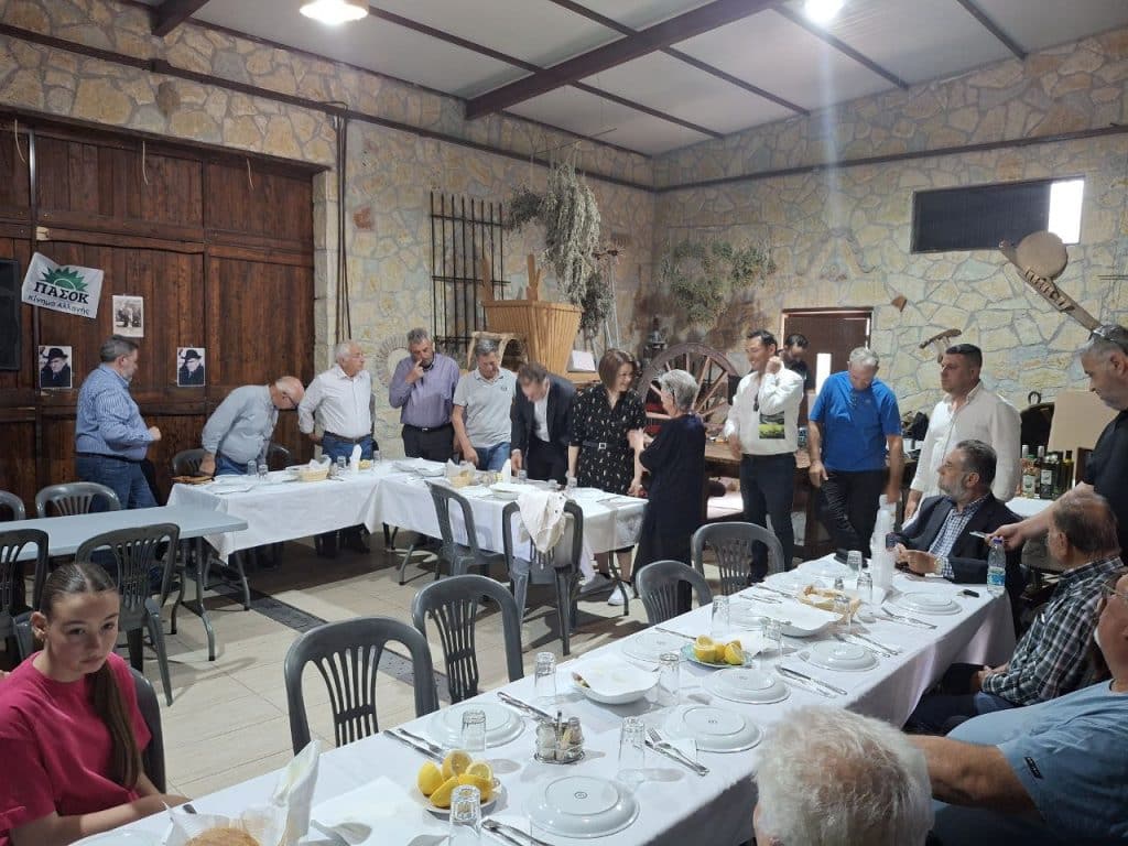 Νικος Παπανδρέου και Νάντια Ασκούνη στη Δυτική Αχαΐα - Ο χορός του ευρωβουλευτή - ΒΙΝΤΕΟ
