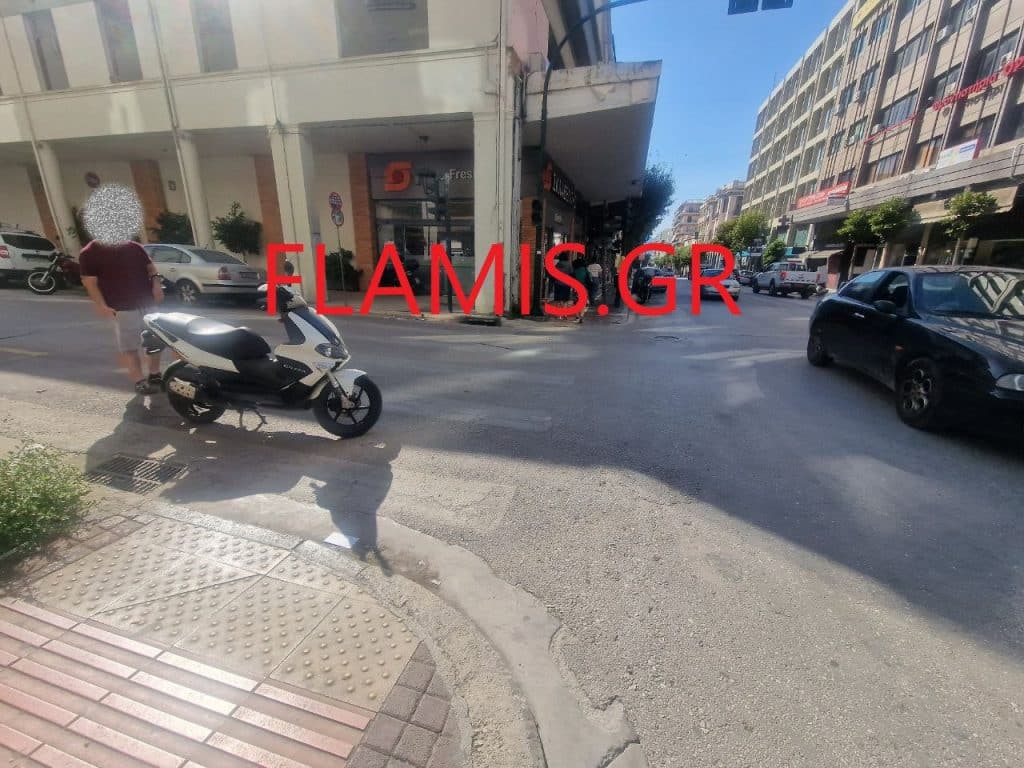 ΠΑΤΡΑ - ΤΩΡΑ: Τροχαίο στη Γούναρη - Νεαρός τραυματίστηκε στο κεφάλι - ΦΩΤΟ