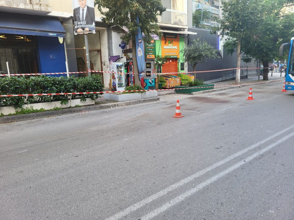 Γνωστός καταστηματάρχης των Ζαρουχλεϊκων ο άνδρας που τραυματίστηκε στη Γούναρη! Η άτυχη στιγμή! Δίνει "μάχη" στο Ρίο - ΦΩΤΟ Γνωστός καταστηματάρχης των Ζαρουχλεϊκων ο άνδρας που τραυματίστηκε στη Γούναρη! Η άτυχη στιγμή! Δίνει "μάχη" στο Ρίο - ΦΩΤΟ
