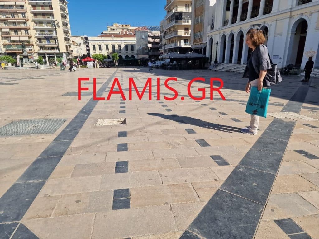 ΚΙΝΔΥΝΟΣ ΜΕΣΑ ΣΤΗΝ  ΠΛΑΤΕΙΑ ΓΕΩΡΓΙΟΥ! Επεσε μέσα σε "άνοιγμα" άνδρας και σωριάστηκε στο έδαφος! ΦΩΤΟ