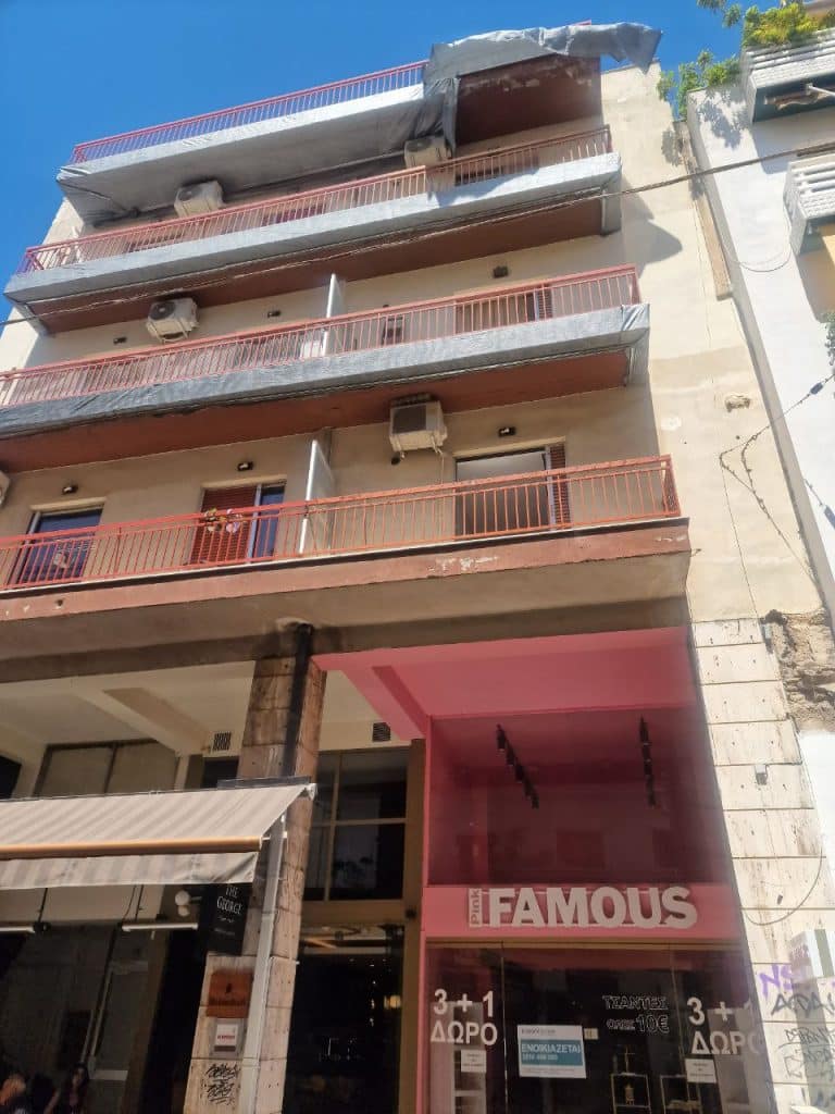ΕΡΓΑ ΣΕ ΕΠΙΚΙΝΔΥΝΑ ΚΤΙΡΙΑ ΤΗΣ ΠΑΤΡΑΣ: Κάποιοι αποκαθιστούν προσόψεις αλλά οι περισσότεροι… τα έχουν εγκαταλείψει! ΦΩΤΟ