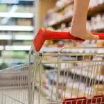 Σουηδικό μοντέλο κατά της ακρίβειας – Στο στόχαστρο και το «shrinkflation»