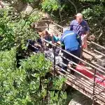 Το παιδί έπεσε από ύψος 25 μέτρων και χτύπησε σε δέντρο, λέει μάρτυρας για την τραγωδία στο φαράγγι της Νέδας