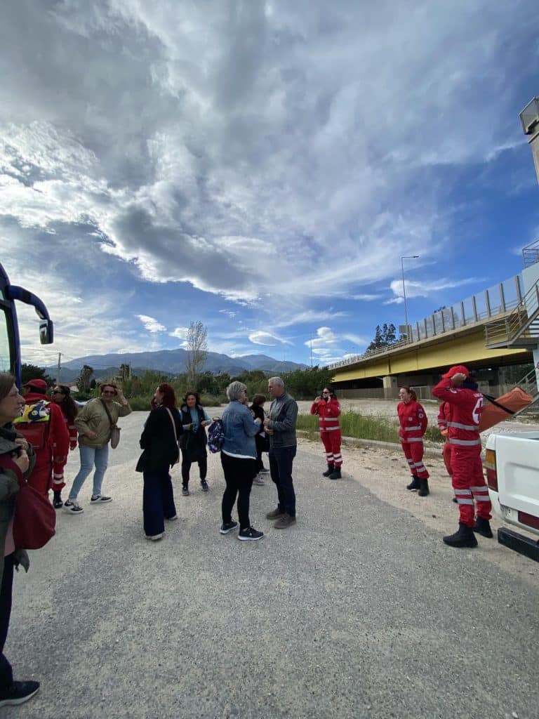 ΠΑΤΡΑ - ΦΩΤΟ: Περπάτησαν τη γέφυρα τα μέλη του ΚΑΠΗ