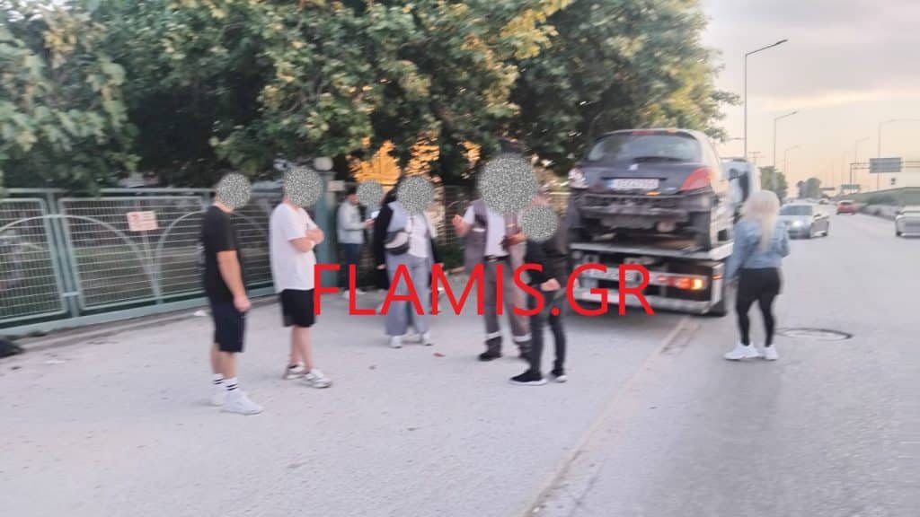 ΘΡΙΛΕΡ ΣΕ ΚΑΡΑΜΠΟΛΑ ΣΤΟ ΡΙΟ: ΙΧ κατέληξε σε περίφραξη και την διέλυσε - Μέσα ήταν έγκυος γυναίκα - ΦΩΤΟ