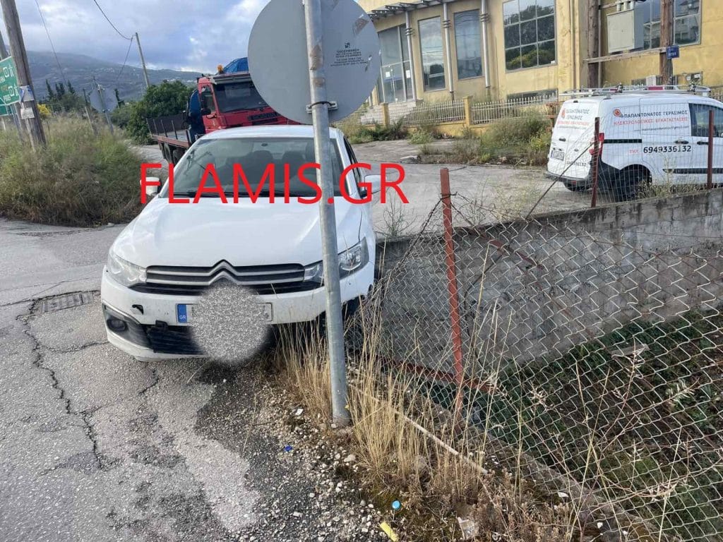 ΠΑΤΡΑ: Τροχαίο - μυστήριο στον χείμαρρο Παναγίτσα! Αιωρείτο η ρόδα του πάνω από το ποτάμι - ΦΩΤΟ