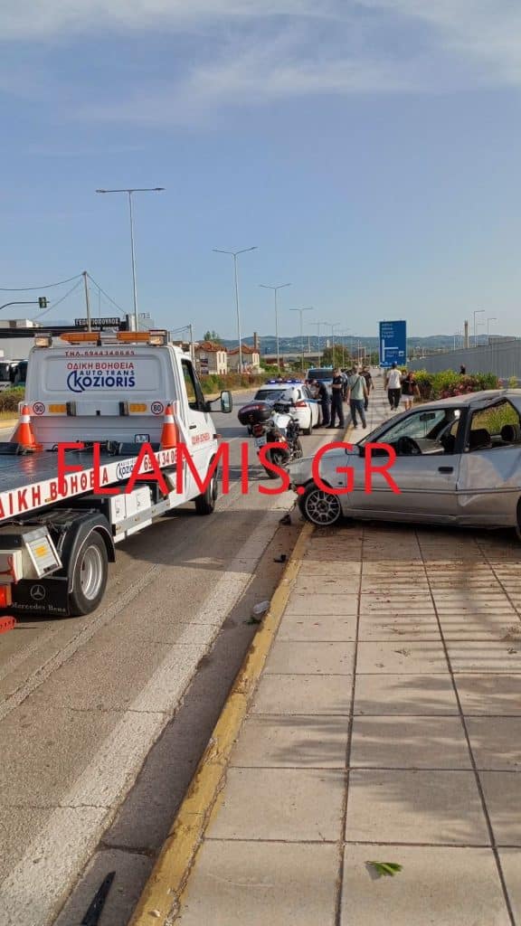 ΠΑΝΙΚΟΣ ΣΤΗΝ ΑΚΤΗ ΔΥΜΑΙΩΝ: ΙΧ συγκρούστηκε με άλλο, και κατέληξε στη μάντρα του λιμανιού - Επέβαιναν και παιδιά - ΦΩΤΟ