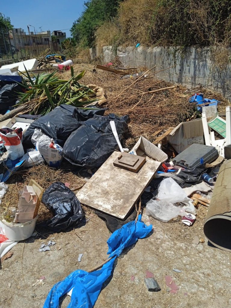 ΠΑΤΡΑ - ΦΩΤΟ: Χωματερή στην Οβρυά - Εικόνες ντροπής