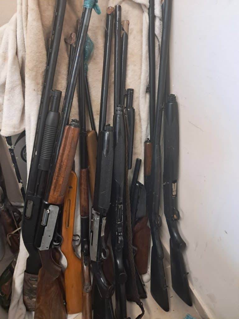 Η ΑΝΑΚΟΙΝΩΣΗ ΤΗΣ ΕΛ.ΑΣ.: Αυτά βρήκαν στο σπίτι του ενός που κατηγορείται για πυροβολισμούς και επεισόδιο με άλλον Πατρινό - ΦΩΤΟ