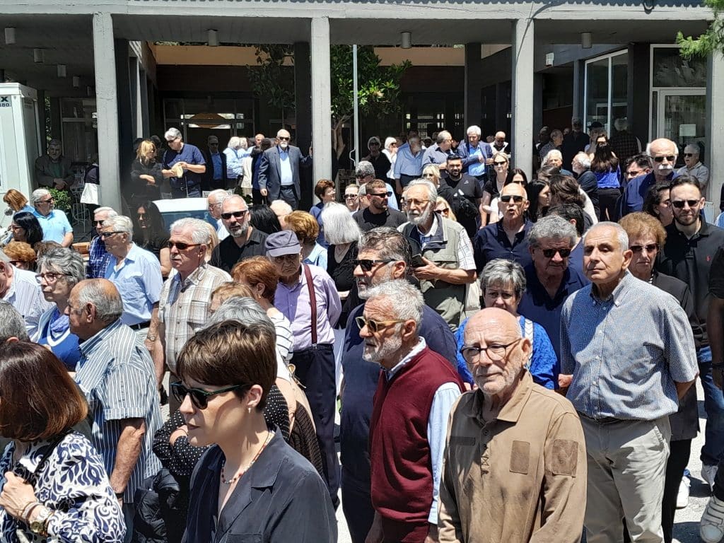 ΠΑΤΡΑ - ΦΩΤΟ: Ετσι αποχαιρέτησε η πόλη τον Ορέστη Σκαλτσά ΠΑΤΡΑ - ΦΩΤΟ: Ετσι αποχαιρέτησε η πόλη τον Ορέστη Σκαλτσά