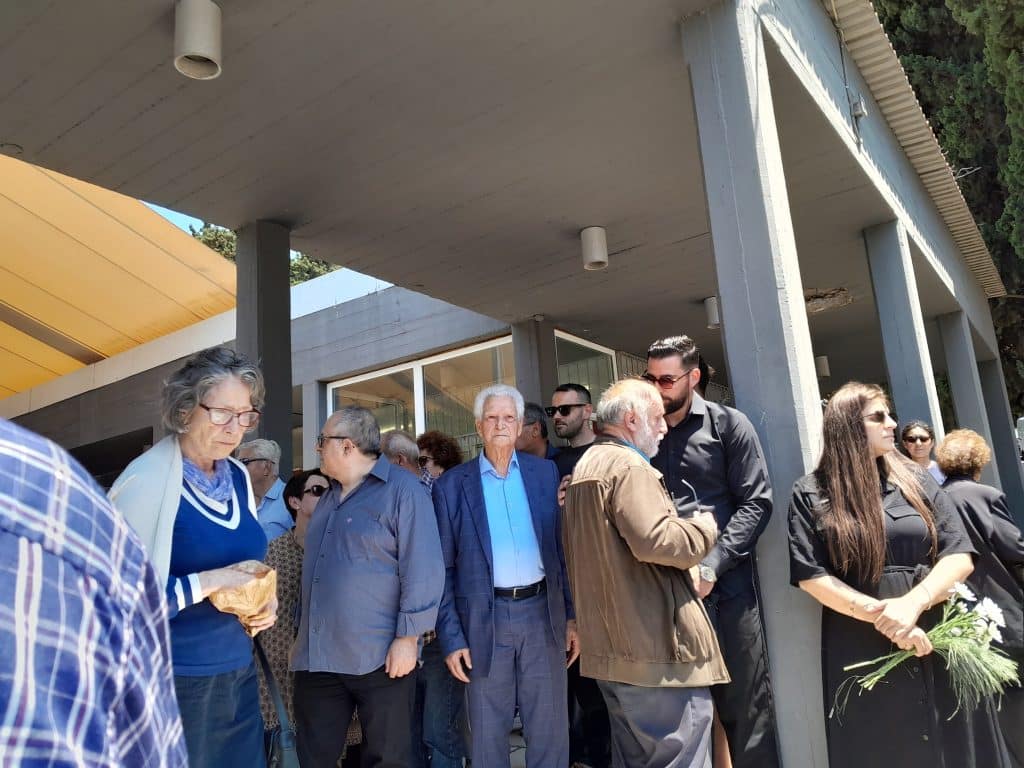 ΠΑΤΡΑ - ΦΩΤΟ: Ετσι αποχαιρέτησε η πόλη τον Ορέστη Σκαλτσά ΠΑΤΡΑ - ΦΩΤΟ: Ετσι αποχαιρέτησε η πόλη τον Ορέστη Σκαλτσά