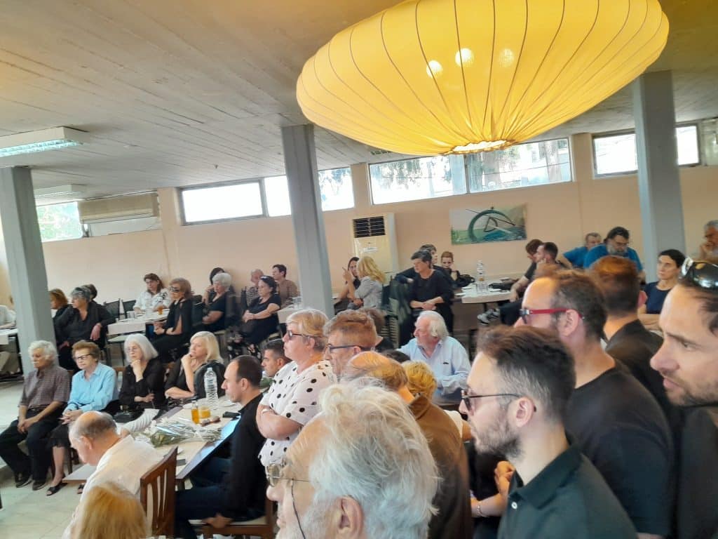 ΠΑΤΡΑ - ΦΩΤΟ: Ετσι αποχαιρέτησε η πόλη τον Ορέστη Σκαλτσά ΠΑΤΡΑ - ΦΩΤΟ: Ετσι αποχαιρέτησε η πόλη τον Ορέστη Σκαλτσά