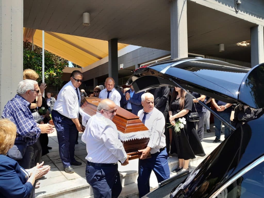 ΠΑΤΡΑ - ΦΩΤΟ: Ετσι αποχαιρέτησε η πόλη τον Ορέστη Σκαλτσά ΠΑΤΡΑ - ΦΩΤΟ: Ετσι αποχαιρέτησε η πόλη τον Ορέστη Σκαλτσά